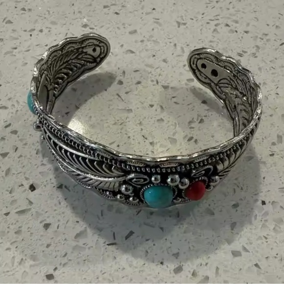 Vintage Retro Silver Feather Cuff Bracelet - Picture 2 of 4